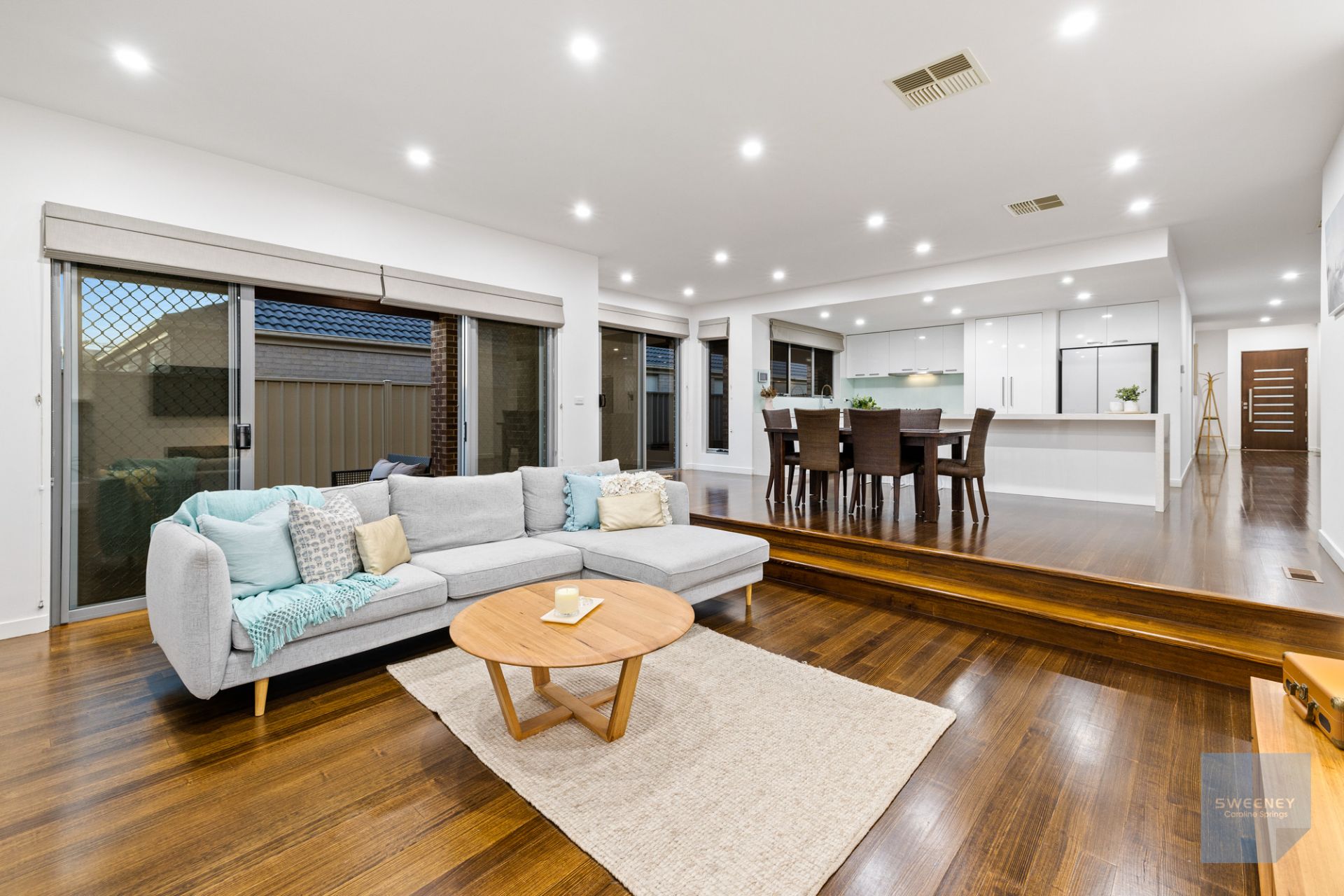 19 Carisbrook Street, Caroline Springs - Thumbnail 7