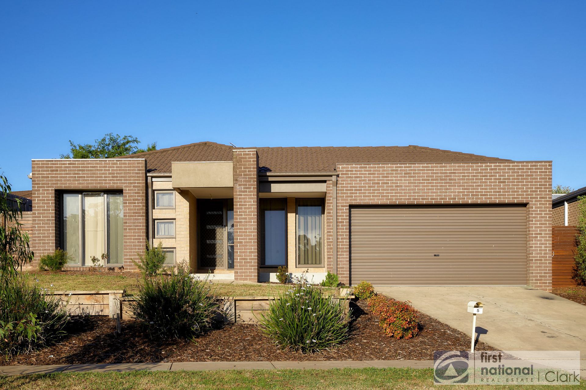5 Harmon Drive, Drouin VIC