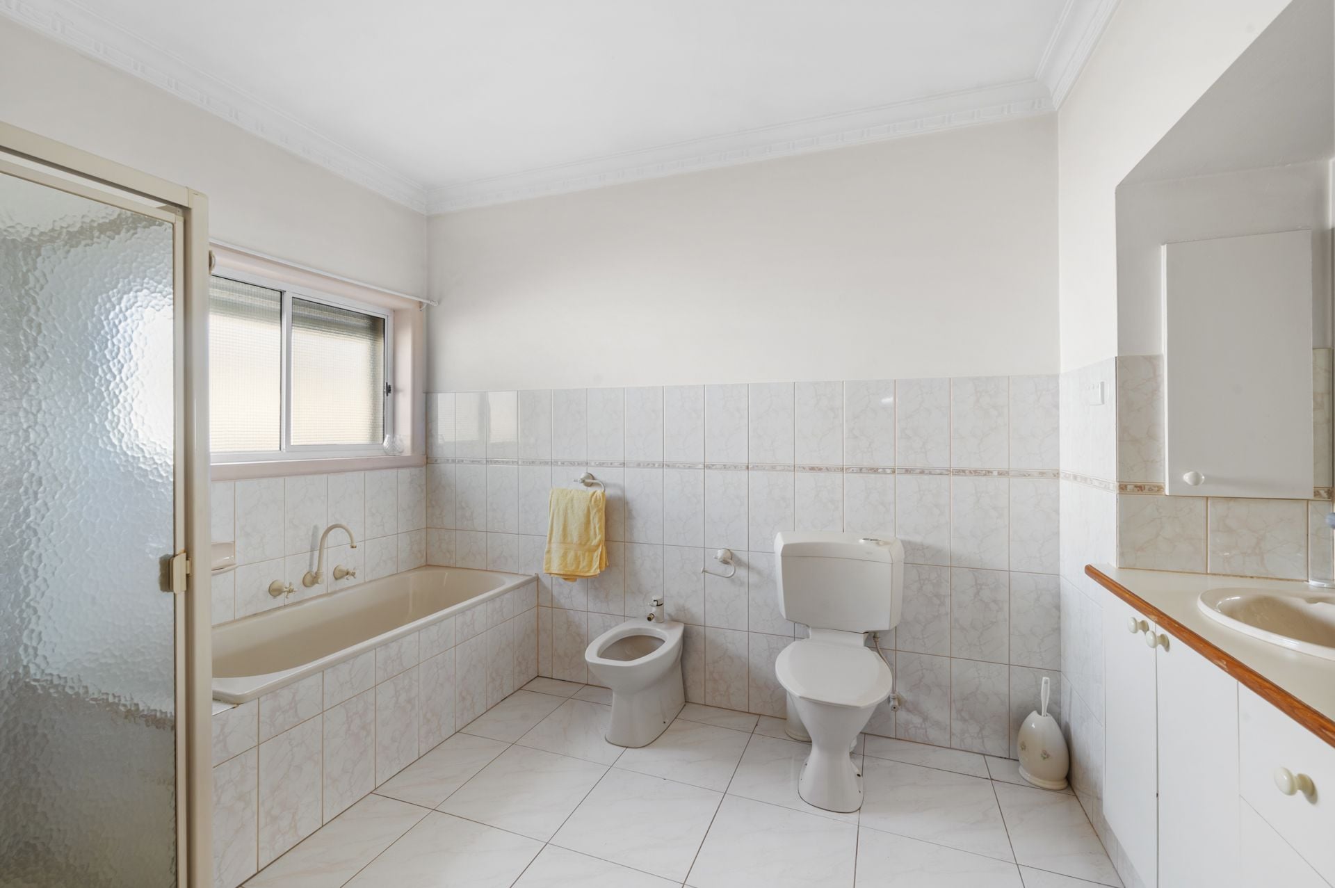 POSITION WITH POTENTIAL LAND APPROX 665m2