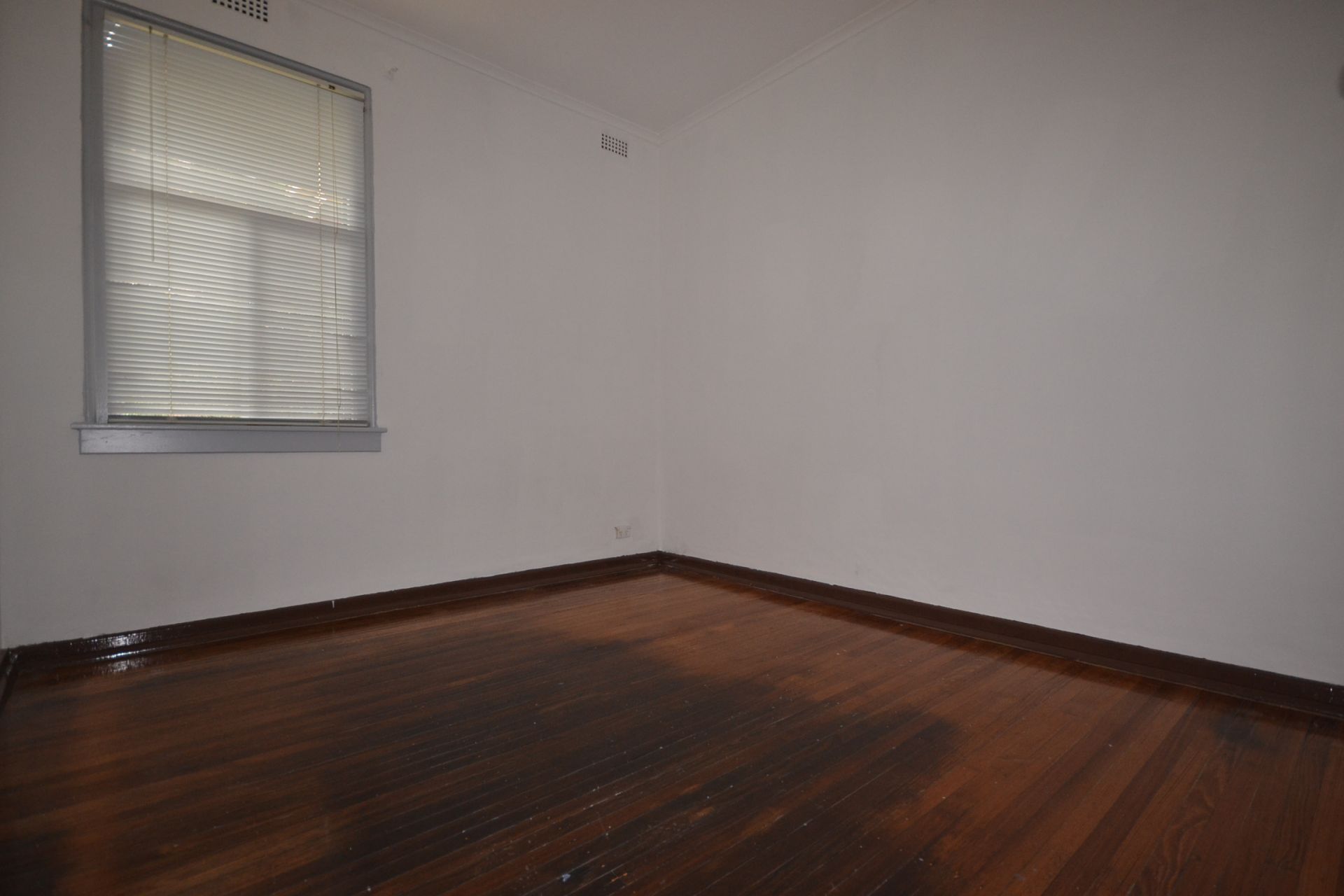 LARGE HOME IN A GREAT LOCATION