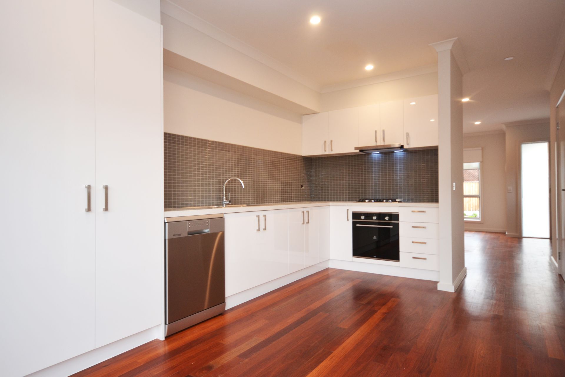 MODERN 3 BEDROOM TOWNHOUSE