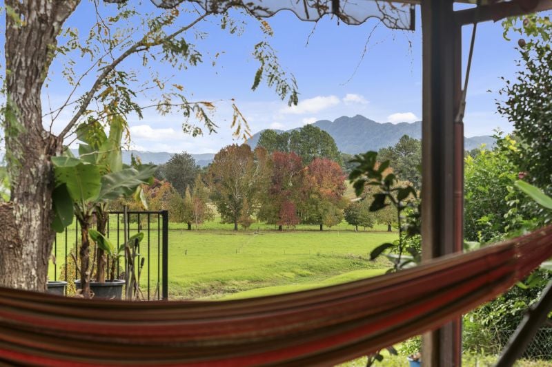 Comfortable Family Living with  Mountain Views