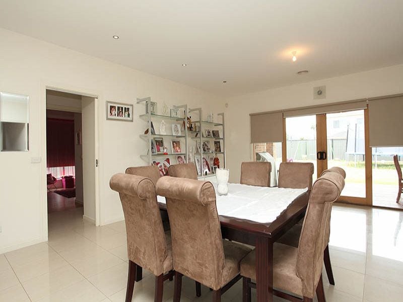 12 Tantallon Crescent, Derrimut - Thumbnail 6