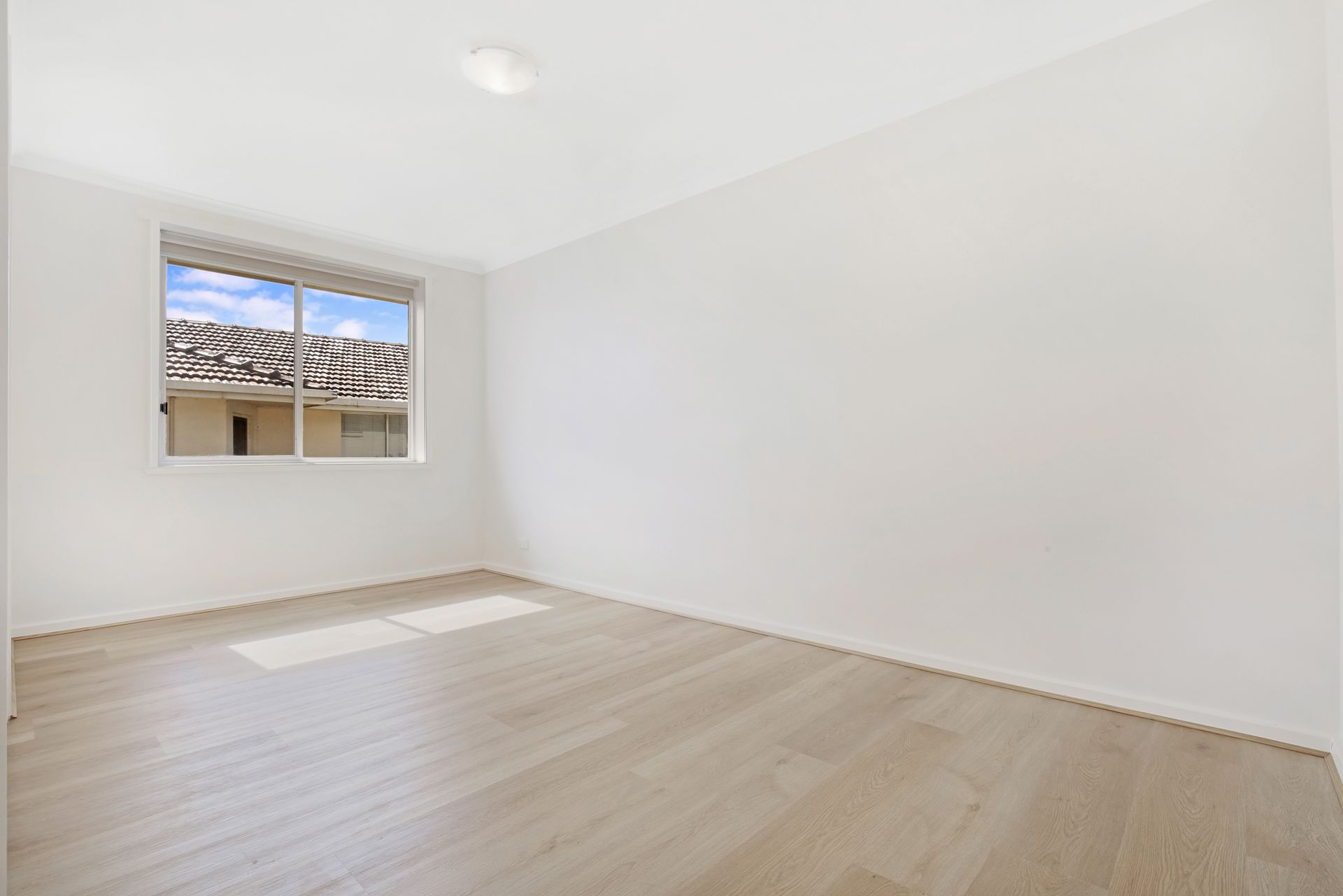 Light, Spacious & Modern Two Bedroom Apartment In A Great Location