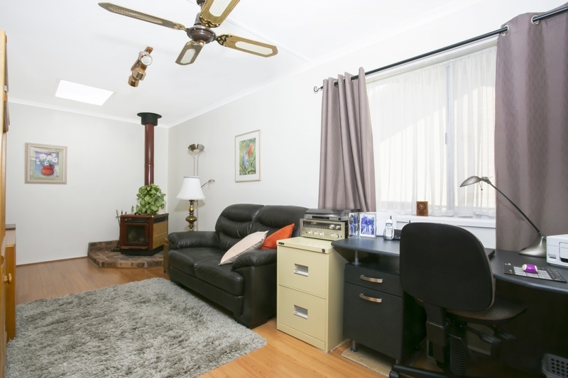 16 Kalgoorlie Crescent, Fisher - Thumbnail 6