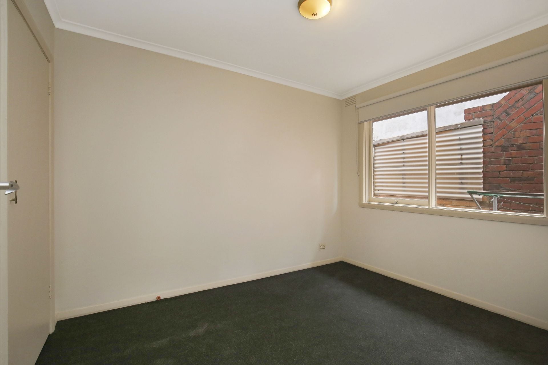 GREAT UNIT IN A PRIME LOCATION!