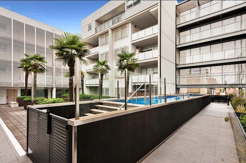Elegance, Modern & Perfectly Located!