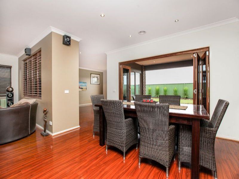 19 Lambertia Loop, Caroline Springs - Thumbnail 4