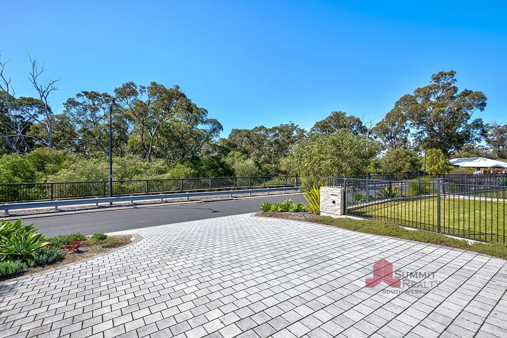 Real Estate For Sale 5 Lenita Way Dalyellup , WA