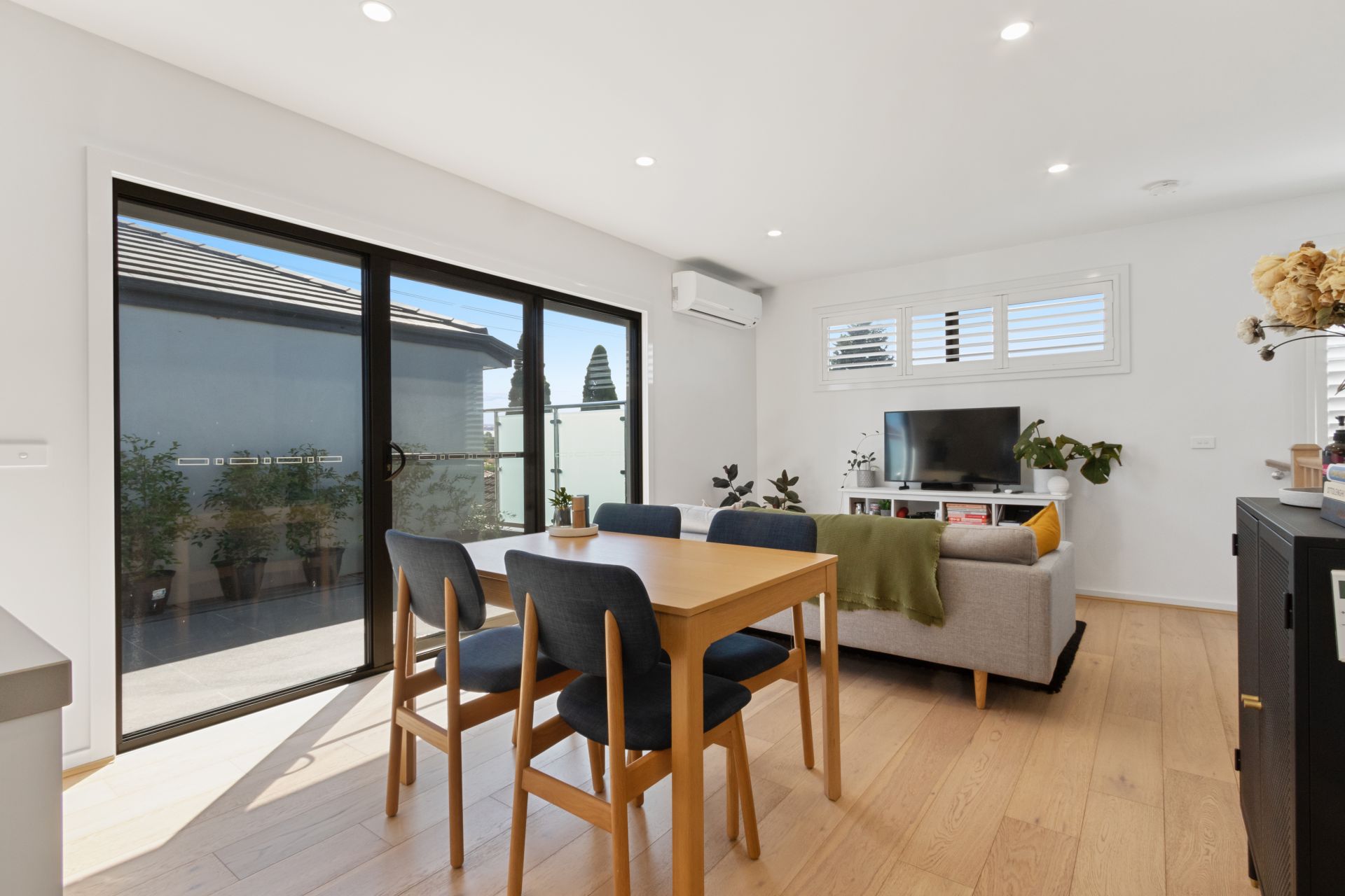 Stylish 2-Bedroom Townhouse in Prime Reservoir Location
