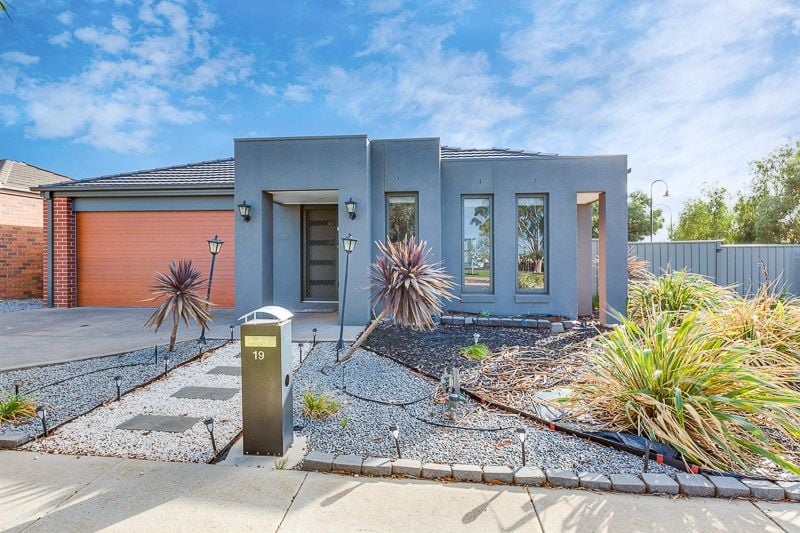 19 Moonglow Crescent, Maddingley - Thumbnail 2