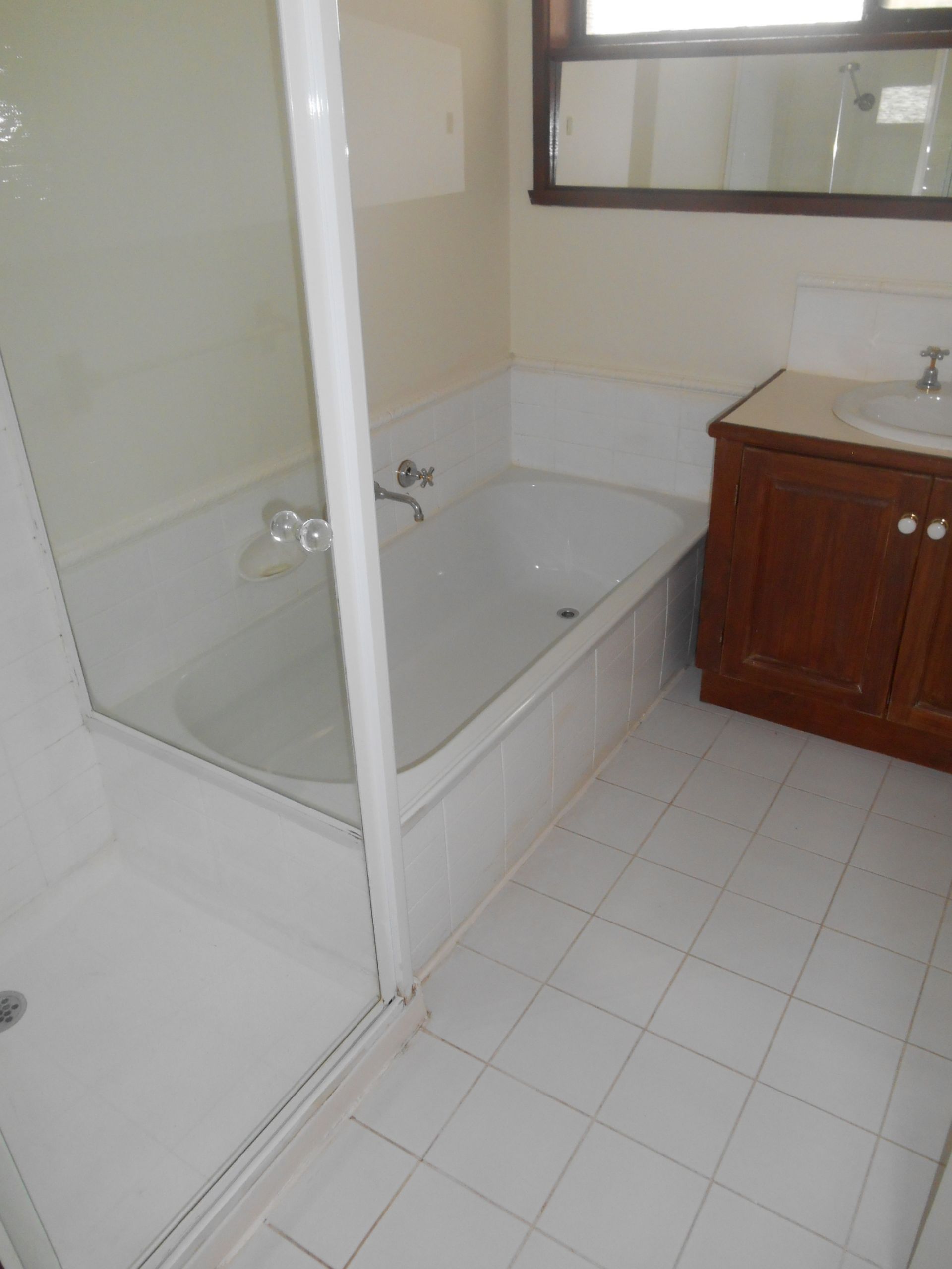 GREAT LOCATION, GARDEN MAINTENANCE INCLUDED!