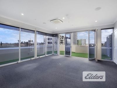 WOOLLOONGABBA OFFICE PENTHOUSE!