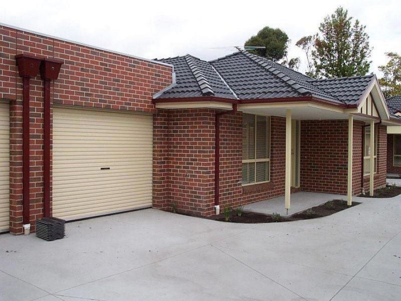 SPACIOUS TOWNHOUSE WITH LOCK UP GARAGE