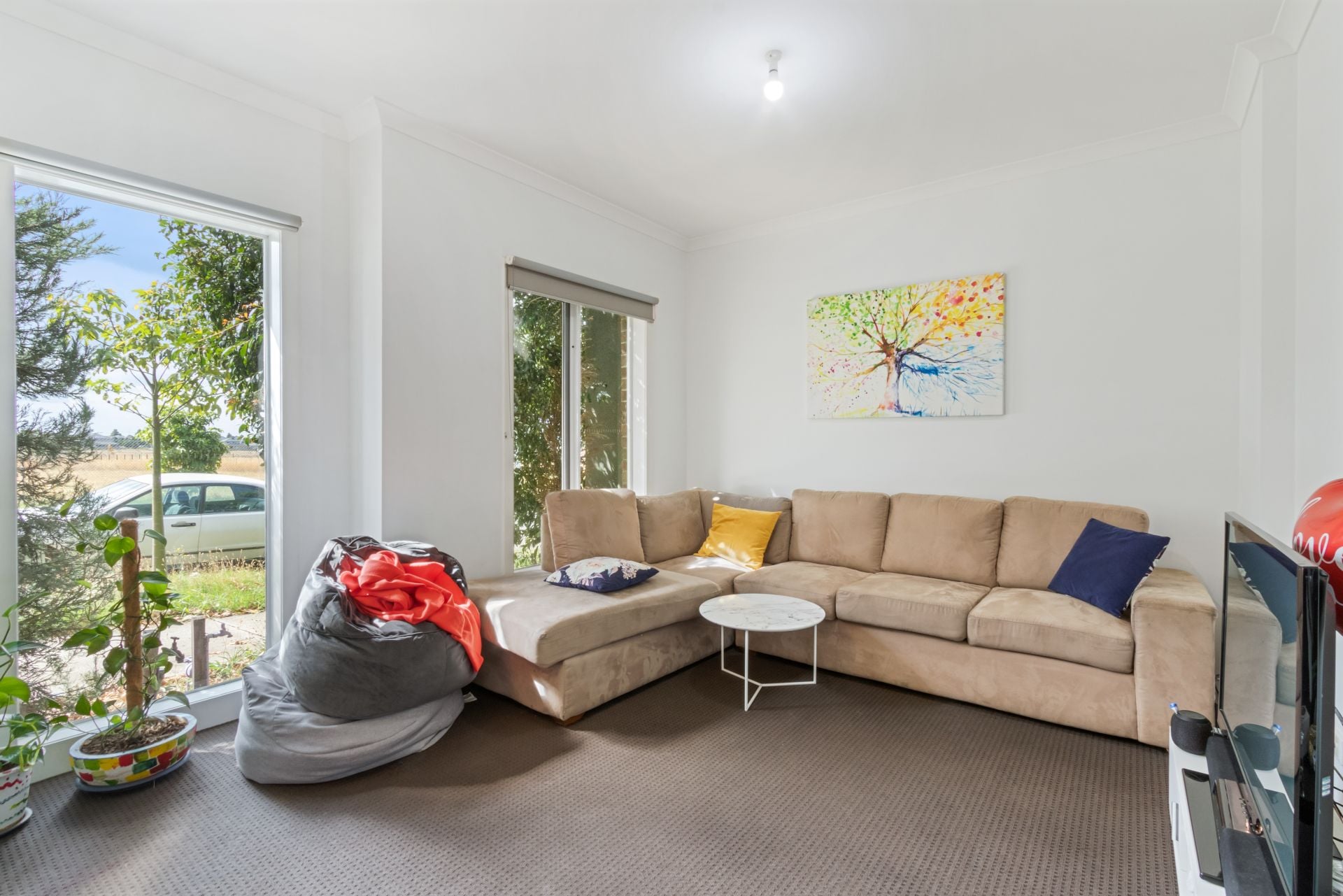 LIGHT FILLED TOWNHOUSE