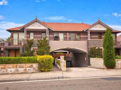 Spacious townhouse of superior style and comfort