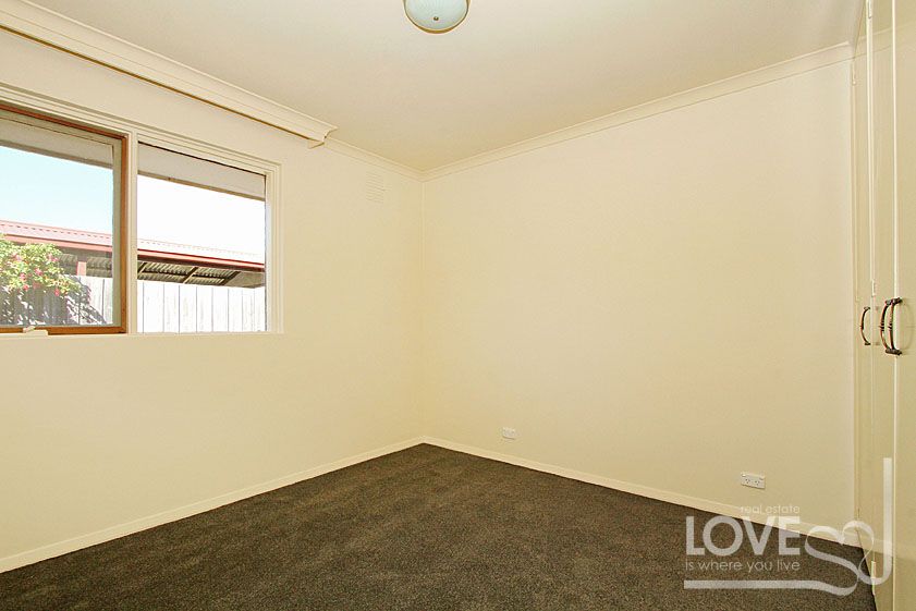 WELL LOCATED 2 BEDROOM UNIT!