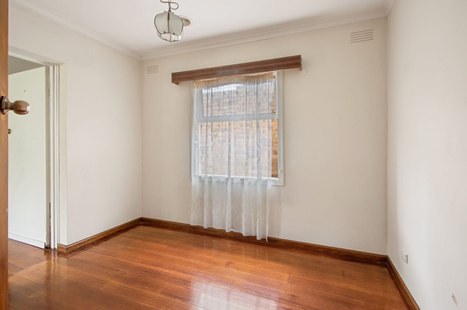 ONE WEEKS FREE RENT!!