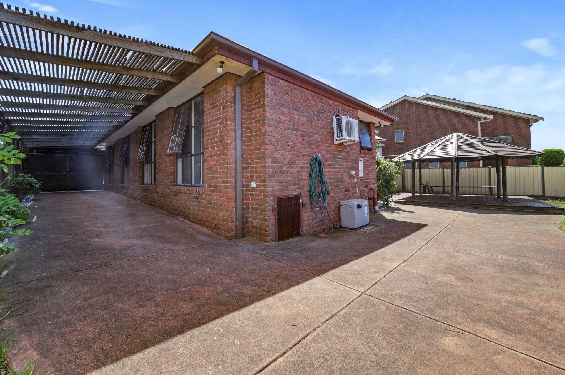 SPACIOUS COURT LOCATION