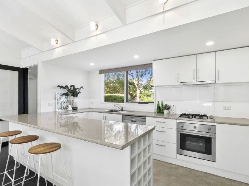 9 Kurrajong Avenue AIREYS INLET VIC, Aireys Inlet - Thumbnail 2