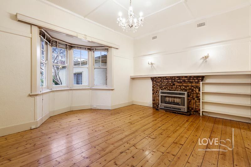 Size Does Matter! 
Charming Californian Bungalow