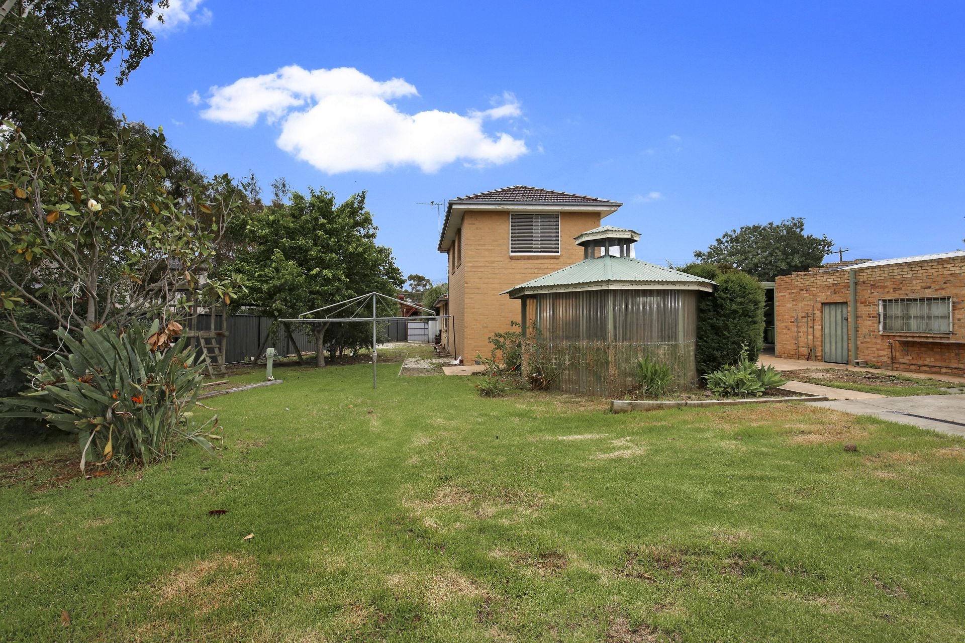 DOUBLE STOREY DELIGHT WITHIN WALKING DISTANCE TO LATROBE UNIVERSITY