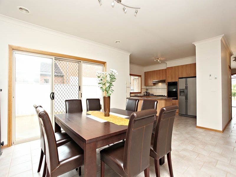 19 Cairn Curran Terrace, Caroline Springs - Thumbnail 4