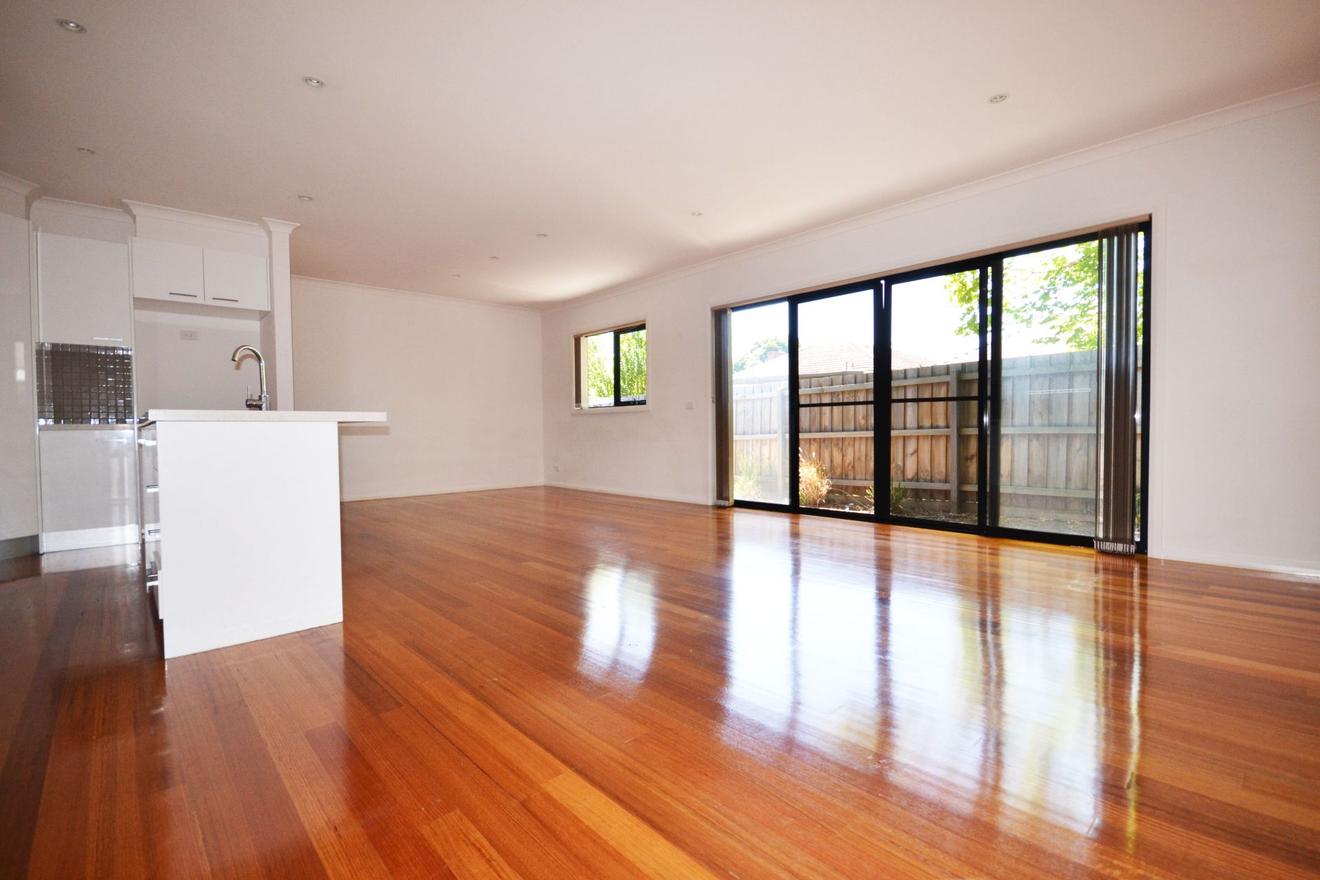 PERFECTLY PROPORTIONED & IMPRESSIVE THROUGHOUT
