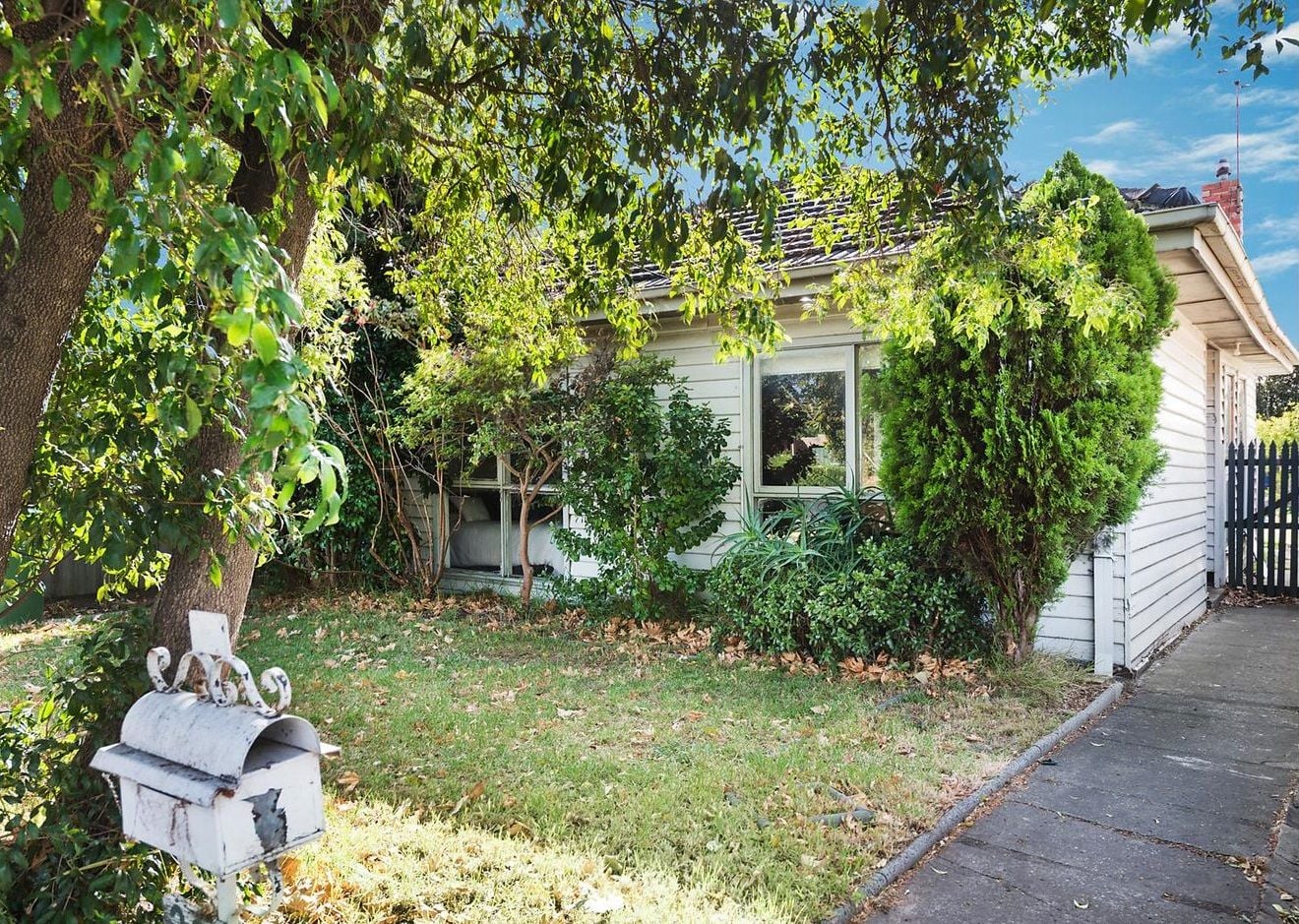 Spacious family home! 6 MONTH LEASE ONLY!