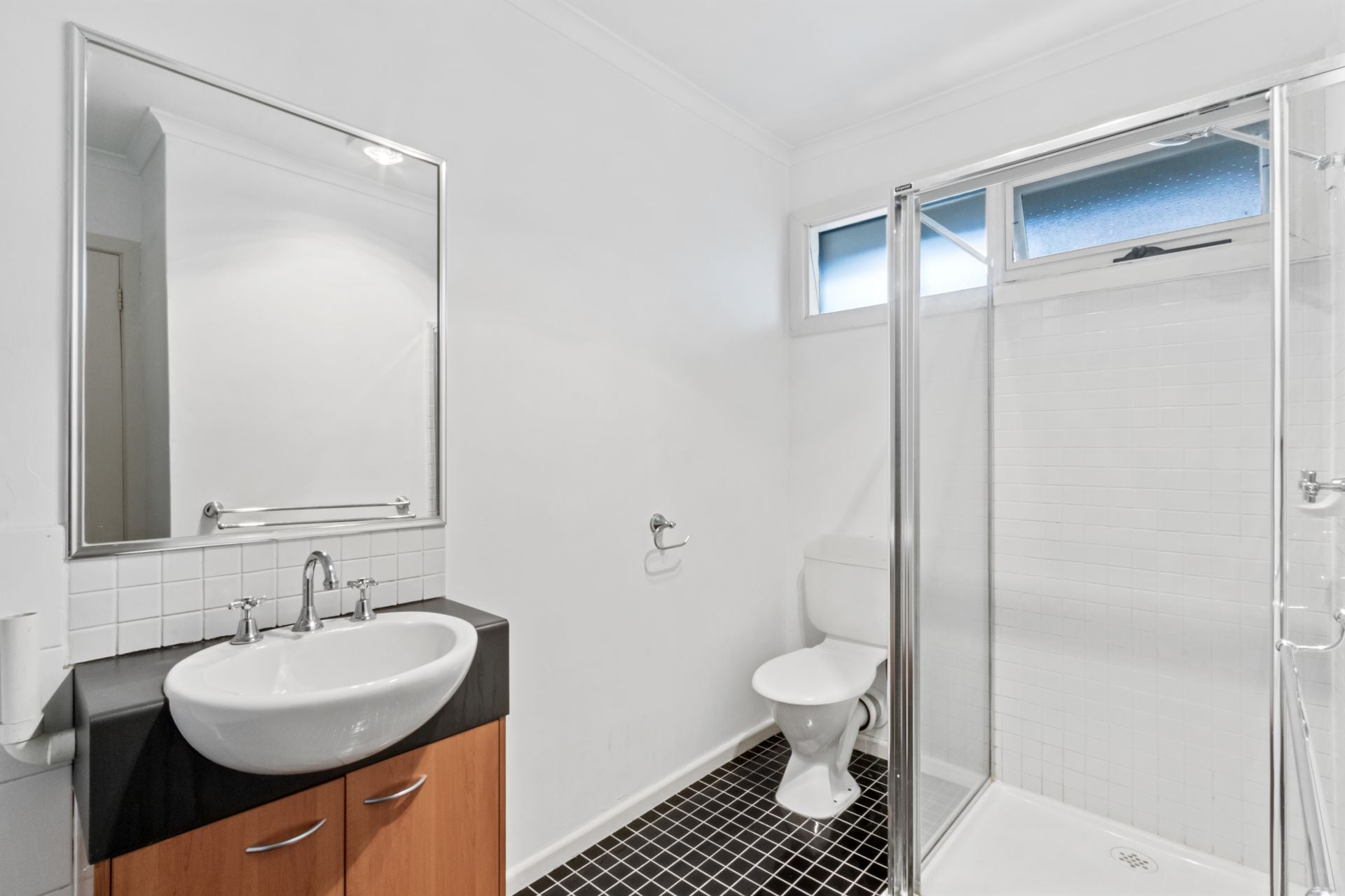 Terrific Unit With A Huge Courtyard!