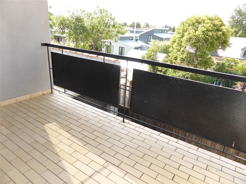 Spacious Two Bedroom Apartment with Garage