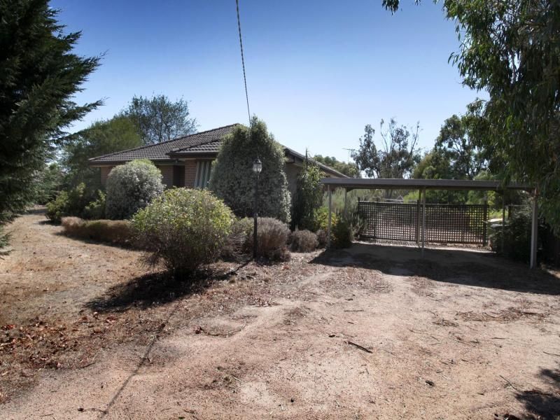35 Metcalfe Drive, Romsey - Thumbnail 3
