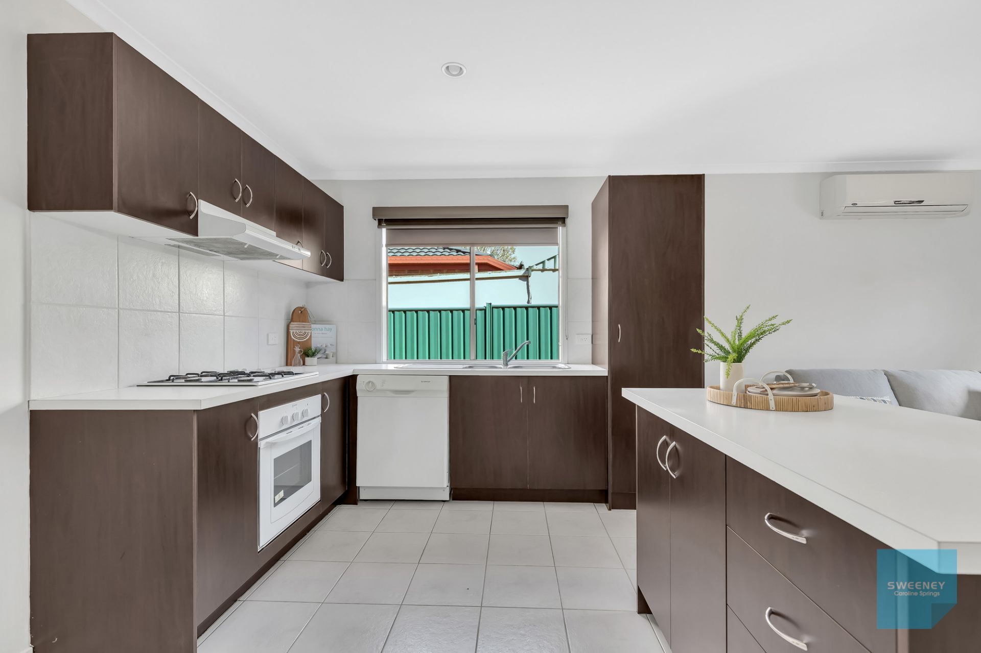 32 Strickland Crescent, Burnside - Thumbnail 4