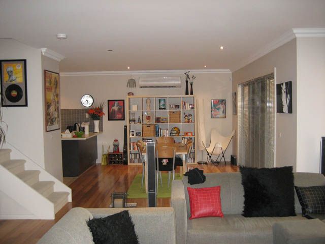 AS NEW - LARGE TOWNHOUSE