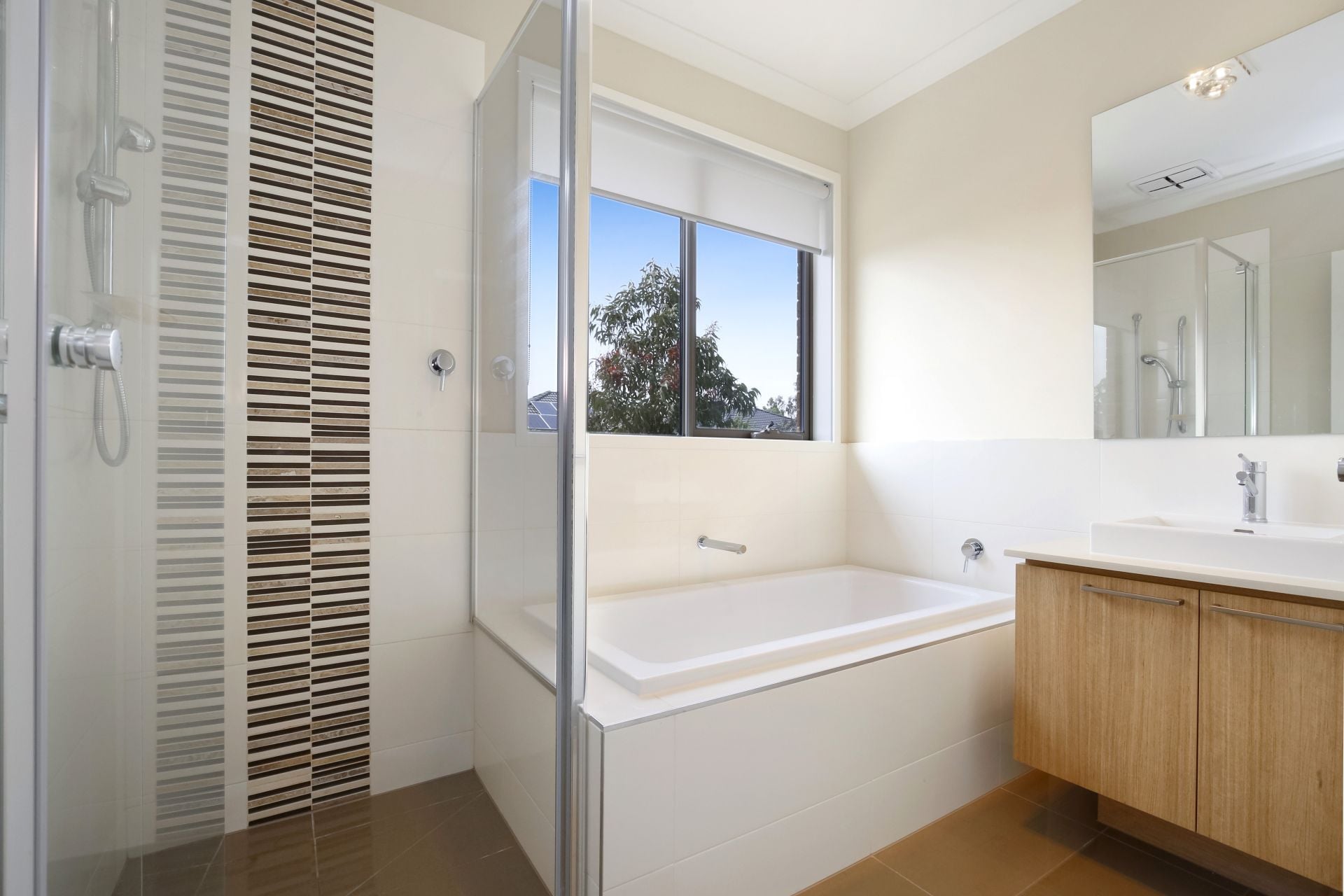 SPECTACULAR FAMILY HOME IN MERNDA!!!