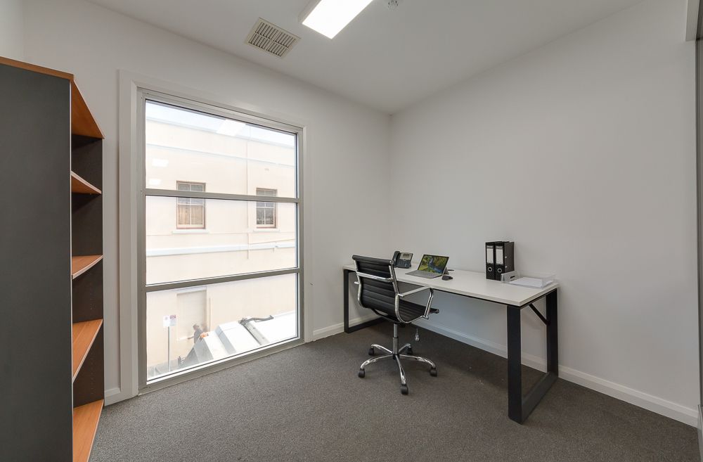 FANTASTIC CENTRALLY BASED FREMANTLE OFFICE!