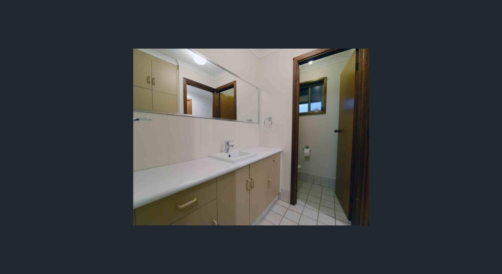 35 Banks Road  Woodcroft 5162