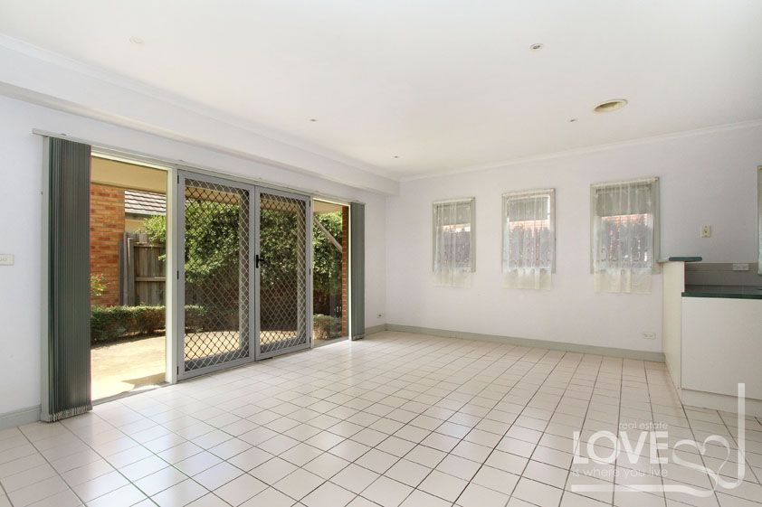 BEAUTIFULLY PRESENTED AND IN A GREAT LOCATION!