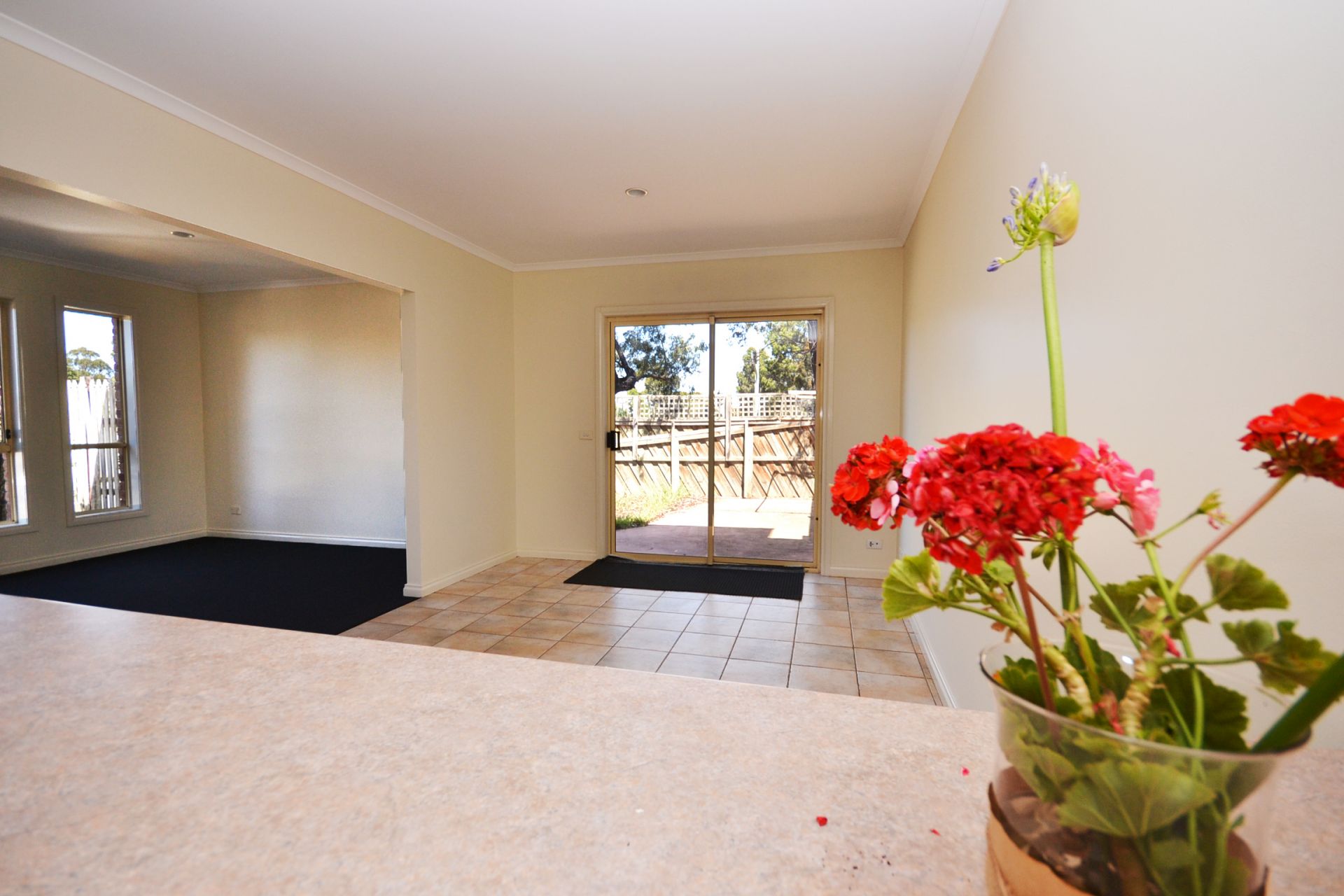 LIGHT & BRIGHT RENOVATED TOWNHOUSE