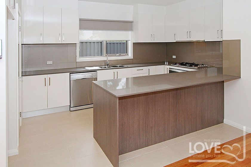BRAND NEW CONTEMPORARY CHIC