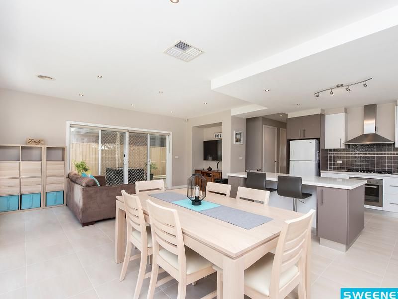 28 Central Parkway, Caroline Springs - Thumbnail 6