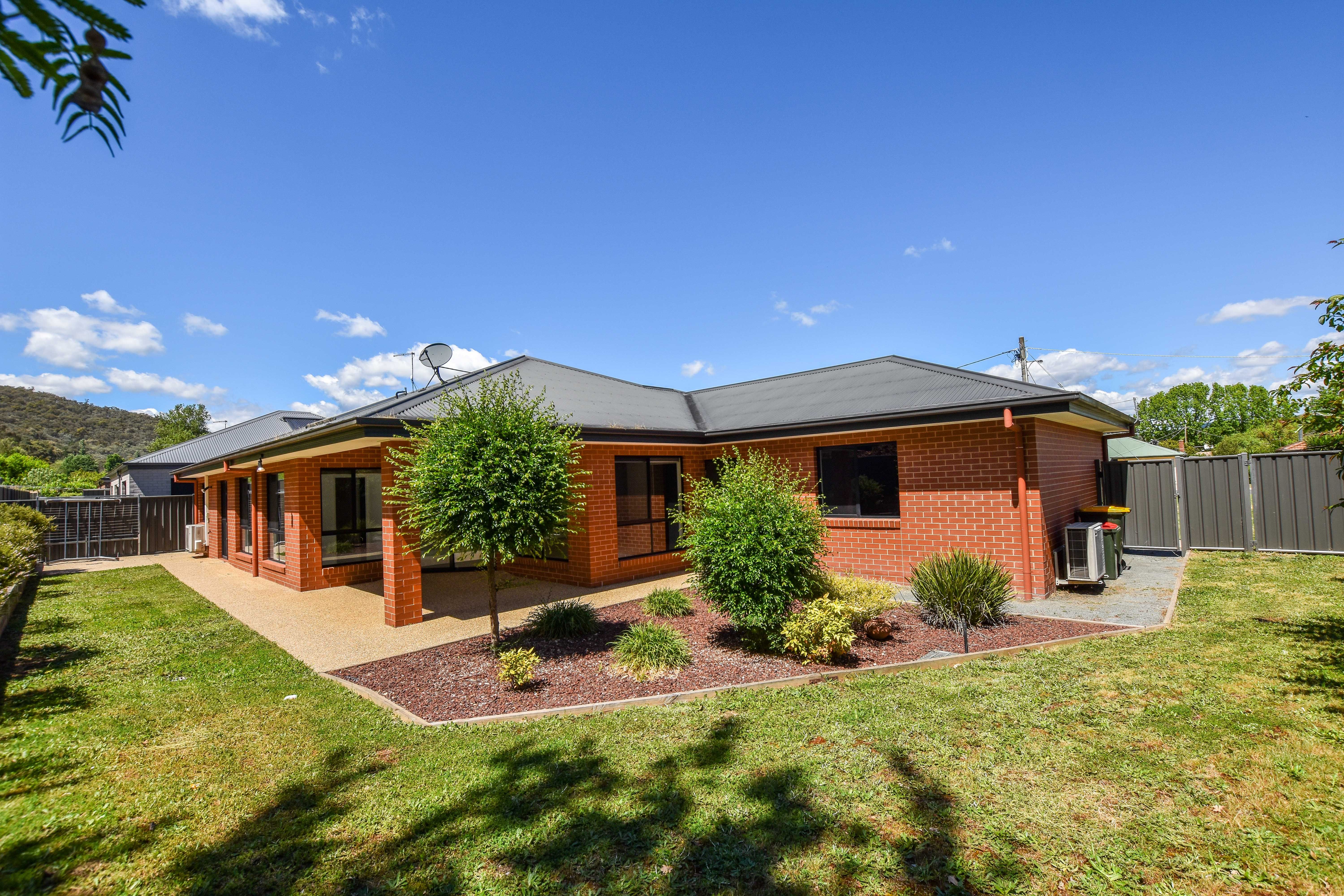 Real Estate For Sale 1 Robertson Street Myrtleford , VIC