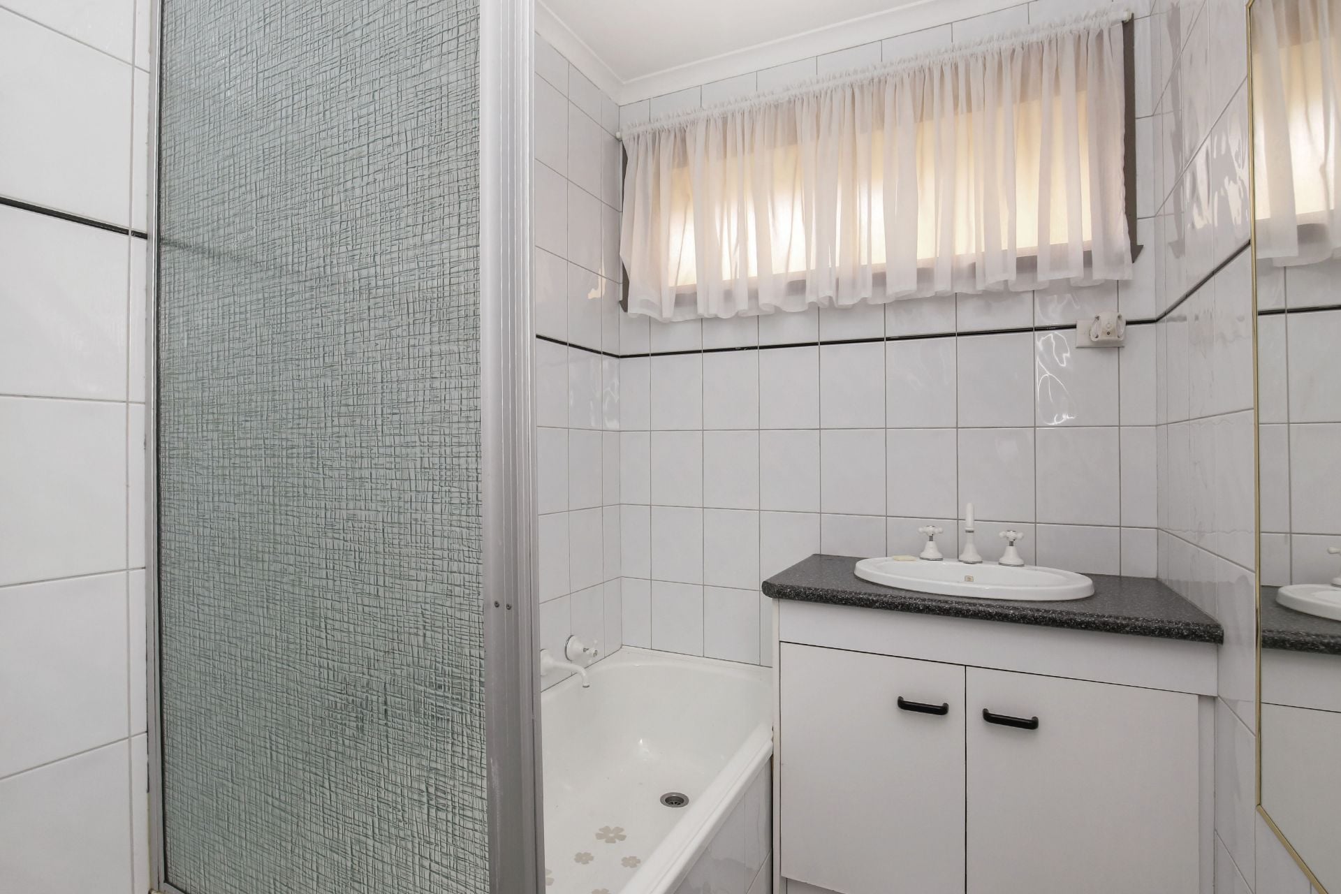 BRIGHT & LOVELY 3 BEDROOM HOME