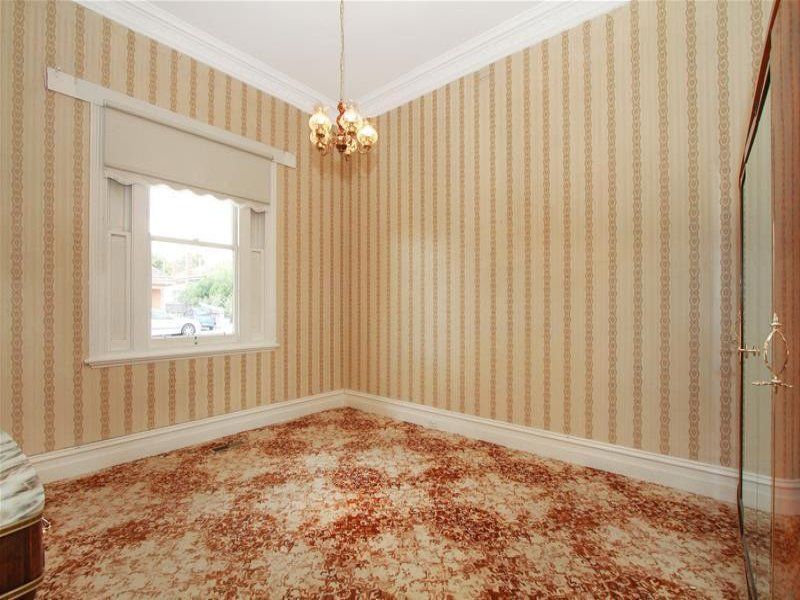 Large Beautiful Home - Full of Character!