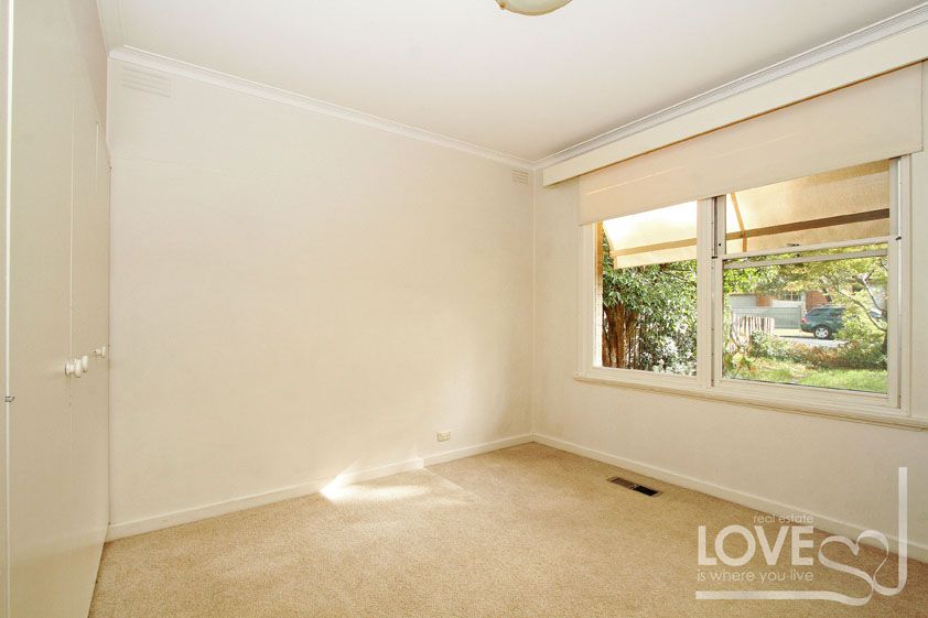 The perfect Kew home in the perfect Kew position! 
* 6 Month Lease*