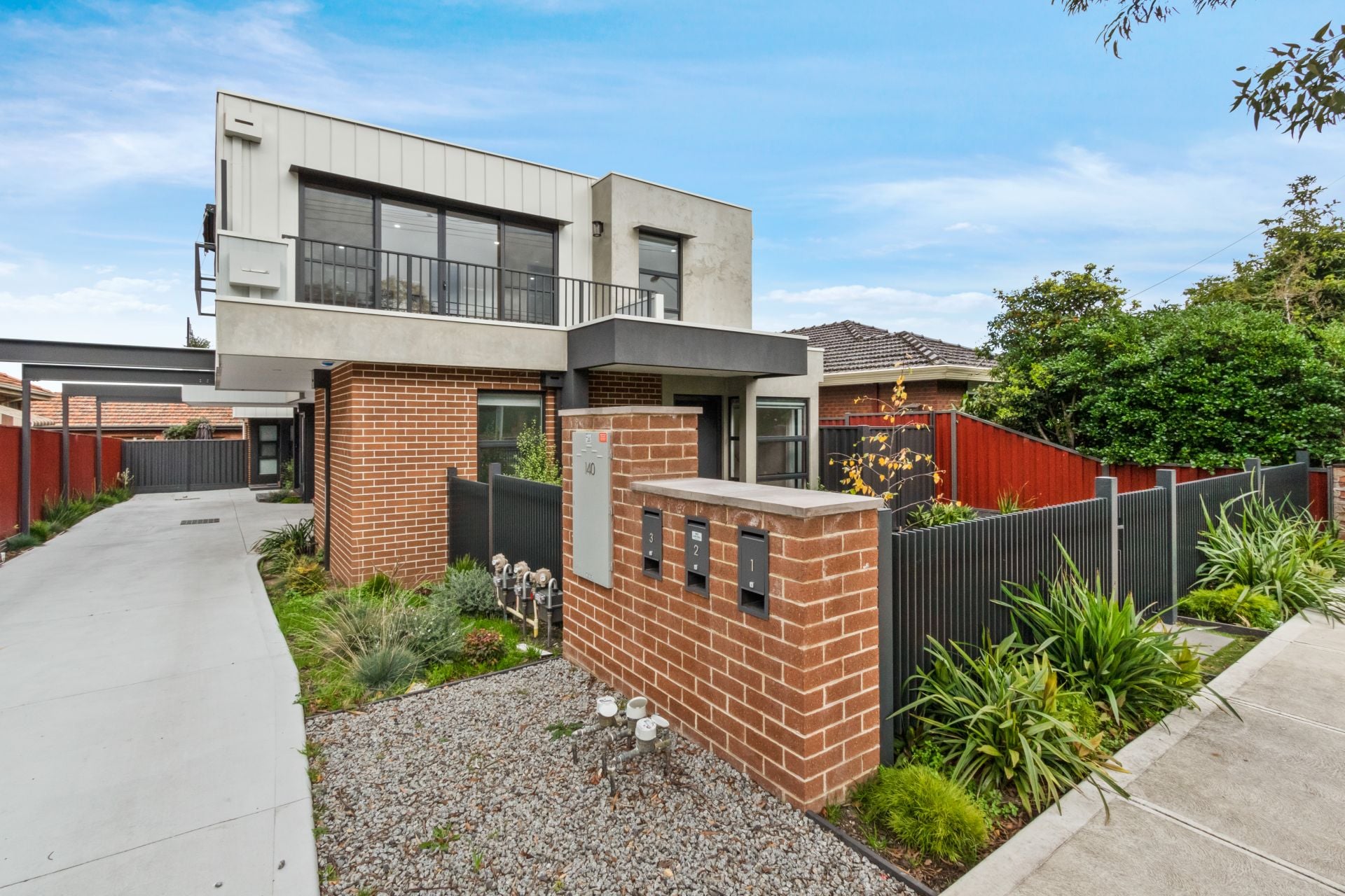 Well-Equipped Two Bedroom Townhouse in the Heart of Thornbury!