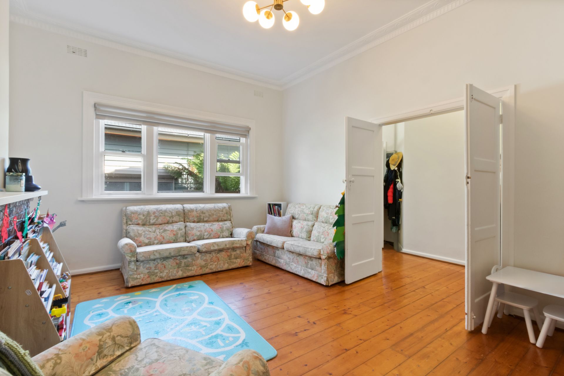 Charming 3-Bedroom Haven in Northcote Awaits You!