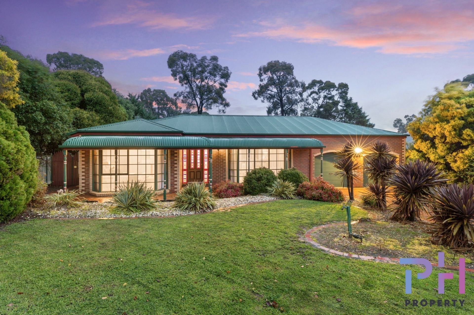 12 Greenwood Drive KENNINGTON VIC, Kennington - Image 1