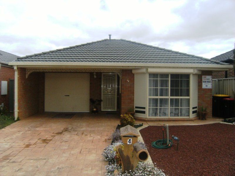 4 Goulburn Circuit, Caroline Springs - Thumbnail 2