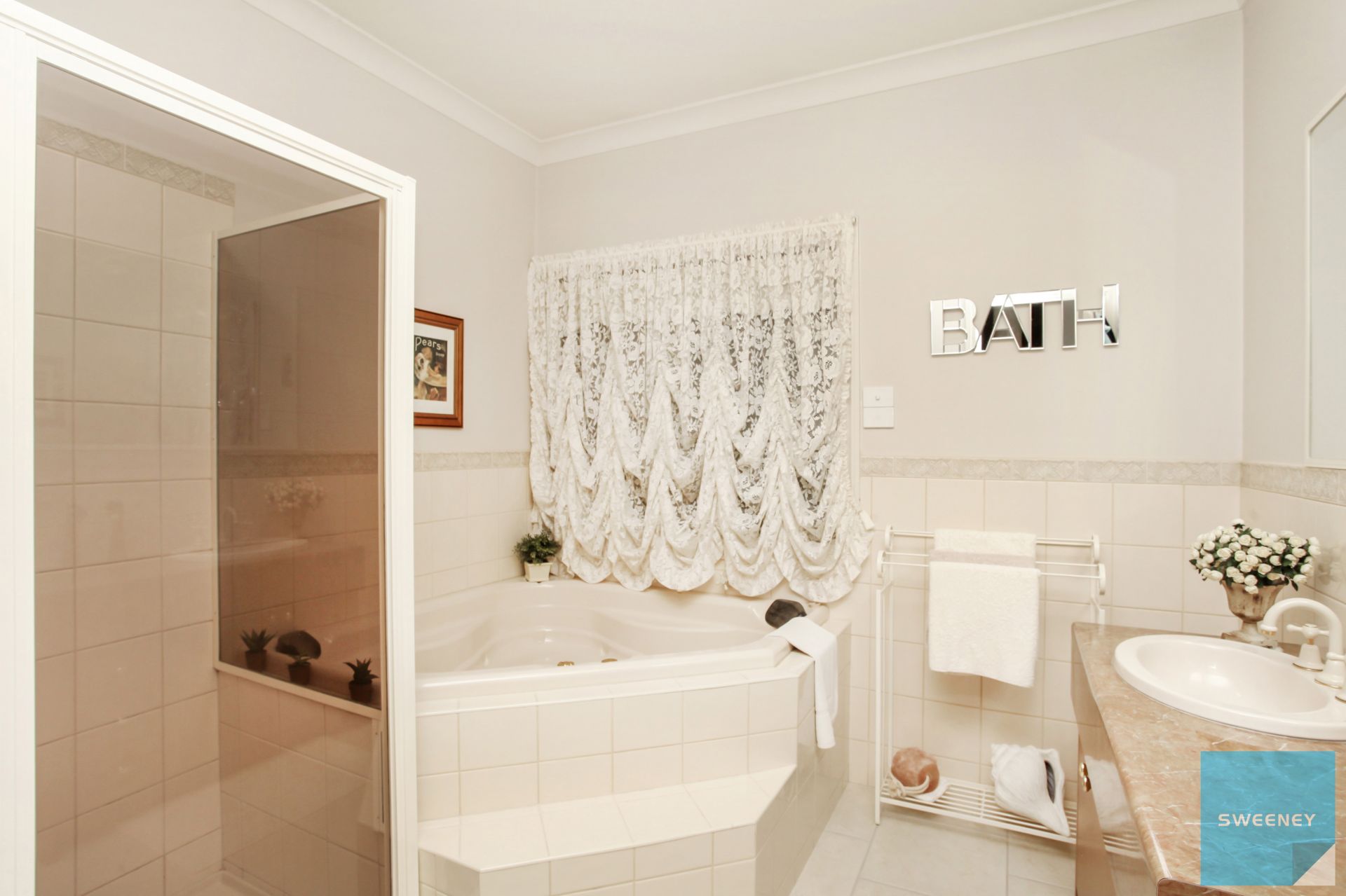 33 Cairn Curran Terrace, CAROLINE SPRINGS Sweeney Estate Agents